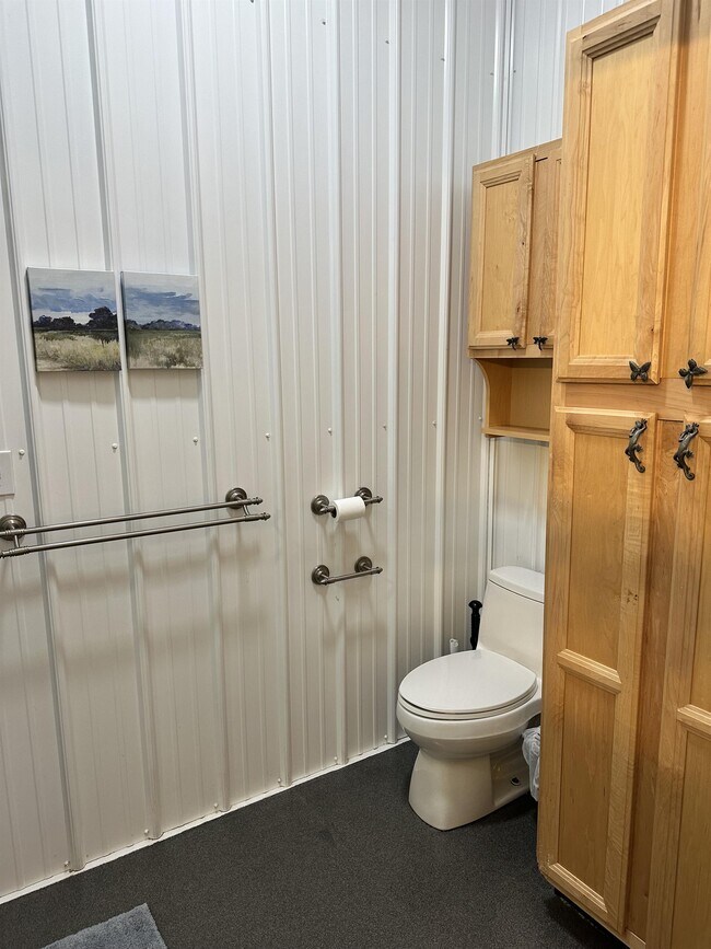 Building Photo - 10687 S Oak Ridge Estates