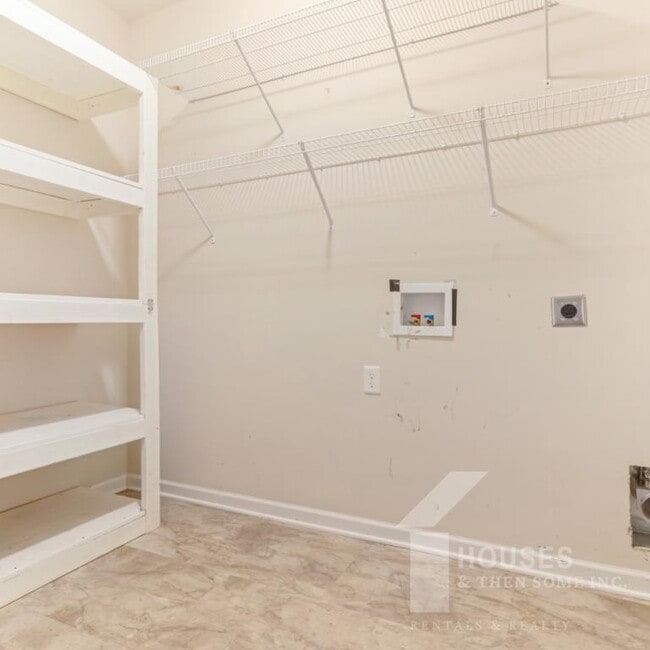 Building Photo - 70 Madeline Cir