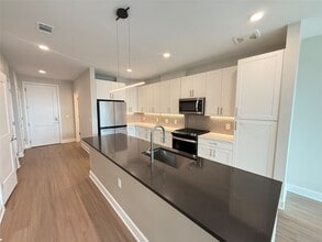 Building Photo - 716 Waugh Dr