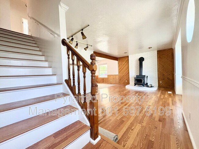 Building Photo - 1099 Shepard Ln