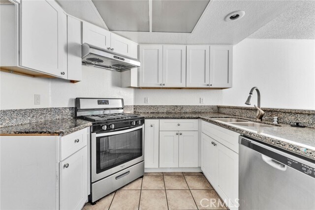 Building Photo - 9764 Huntington Dr
