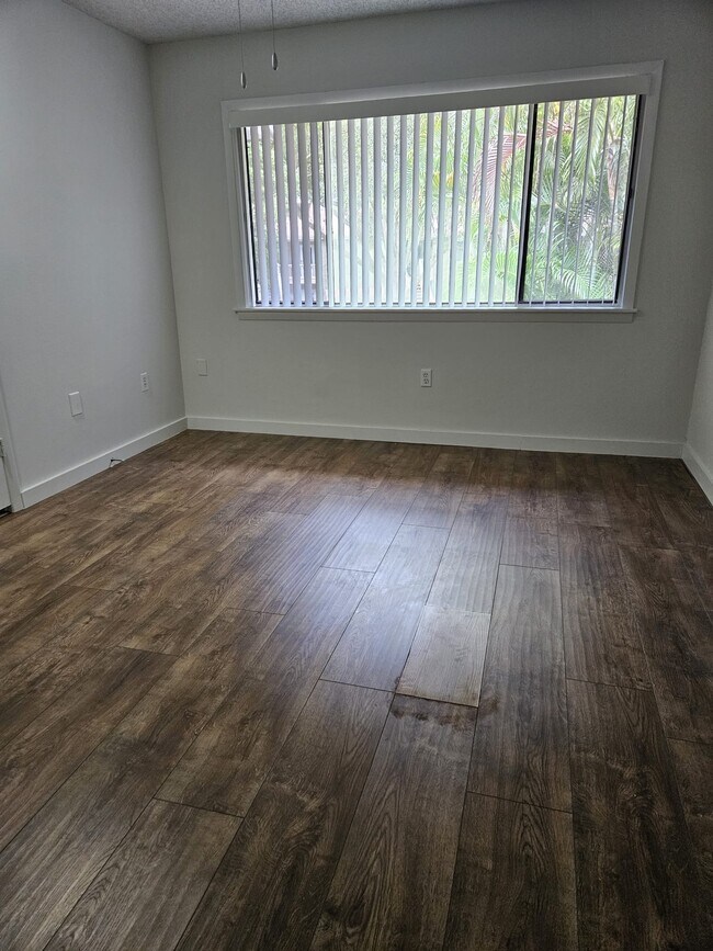 Building Photo - 5821 Windhover Dr