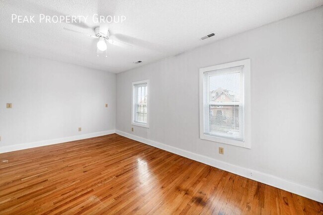 Building Photo - 1378 1/2 Indianola Avenue-