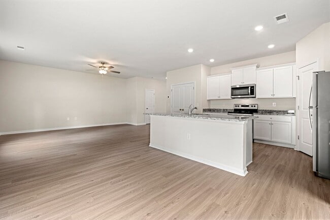 Building Photo - Brand New 4BR home in Great location!