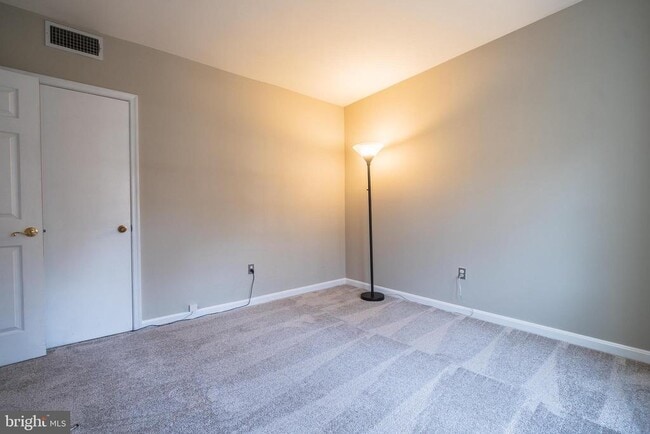 Building Photo - 1713 N Troy St