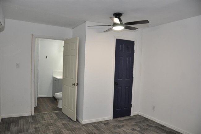 Building Photo - 1408 E Avenue D