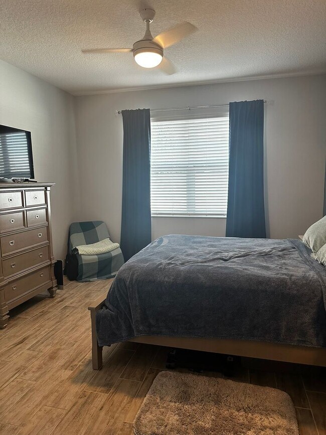 Building Photo - Welcome to this inviting 3/2 single family home located in Compass Landing