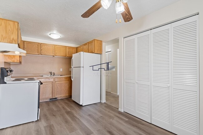 Building Photo - 350 E