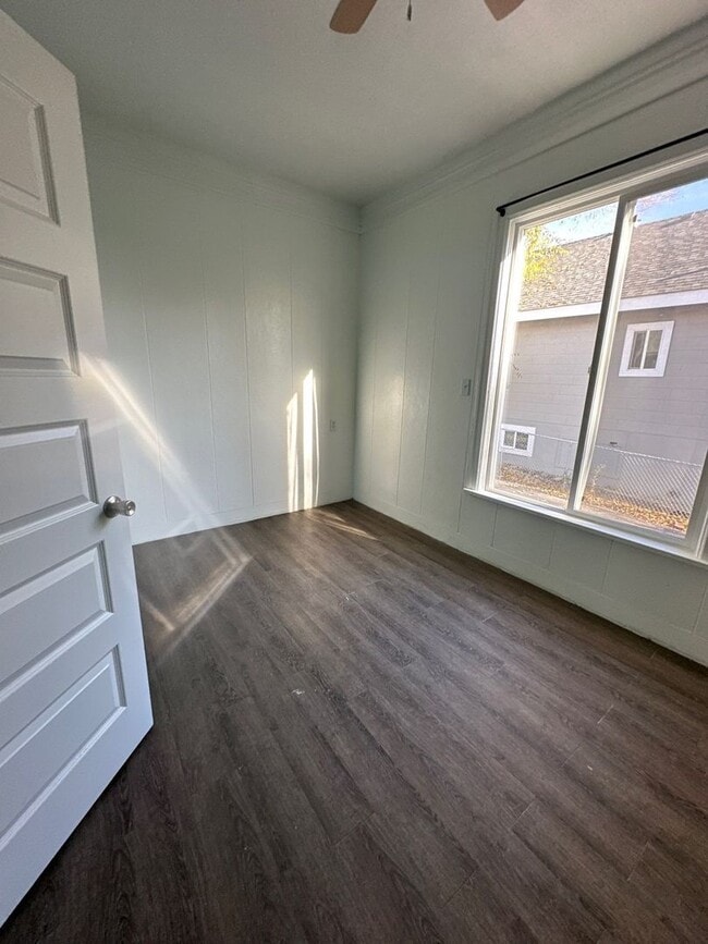 Building Photo - N10th332