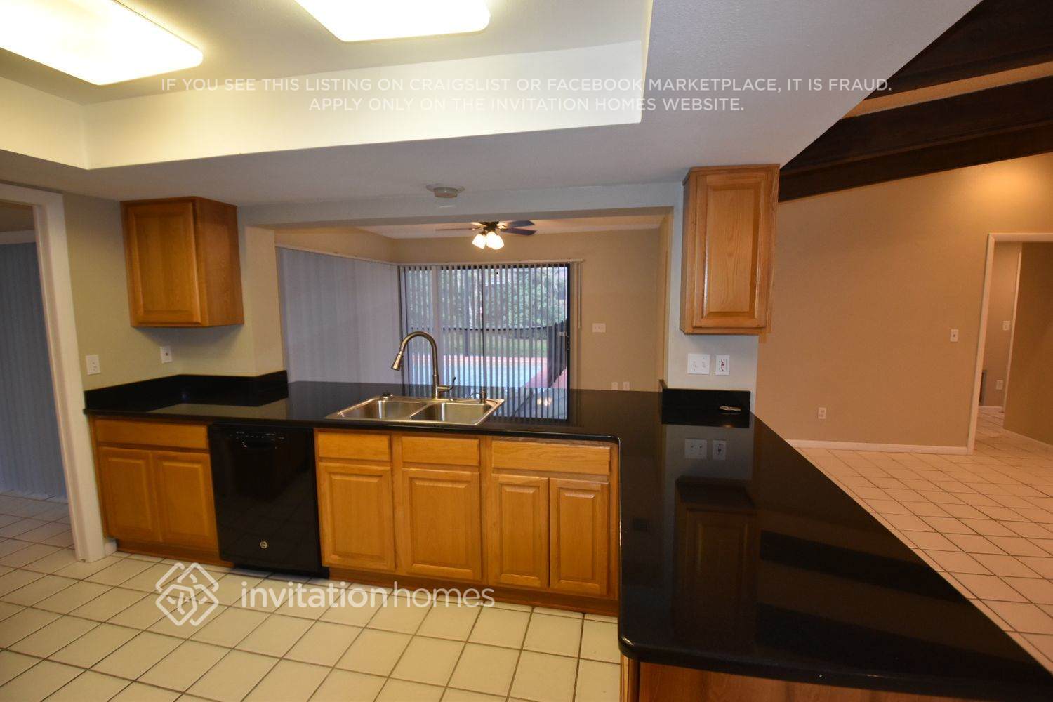 Building Photo - 204 W Ridgewood Ct