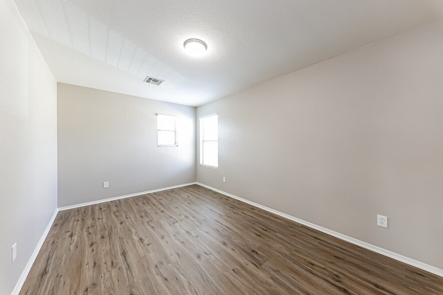 Building Photo - 16921 W Marconi Ave