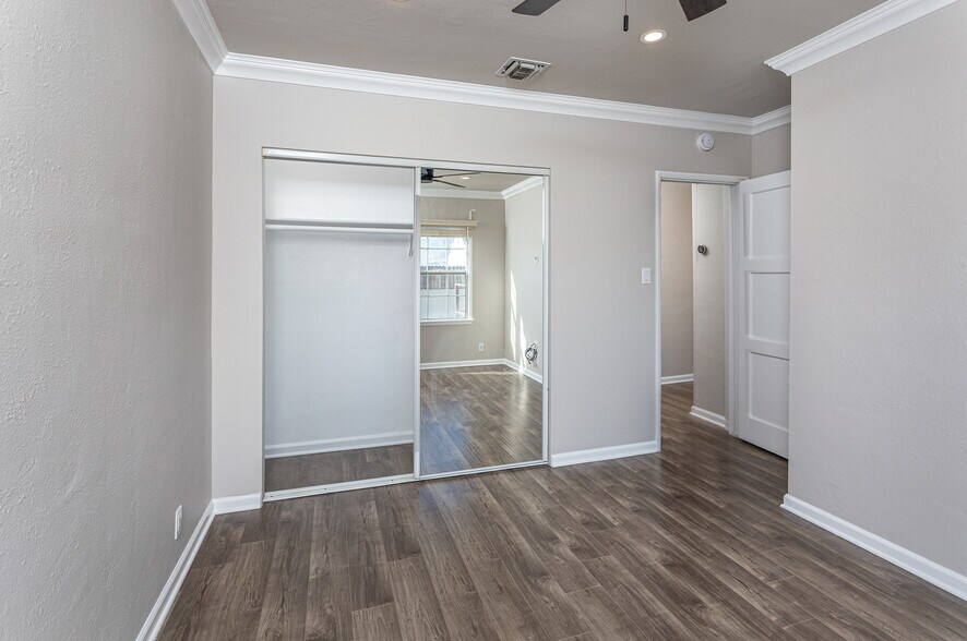 Building Photo - 1112 N Myers St