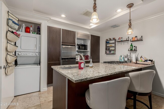 Building Photo - 7137 E Rancho Vista Dr