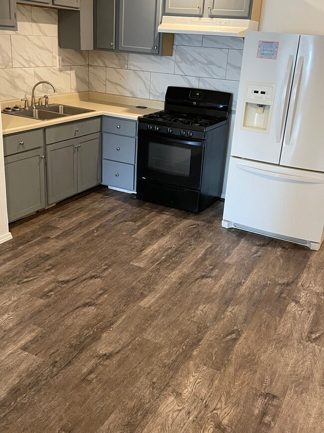 Building Photo - 1504 3rd Ave