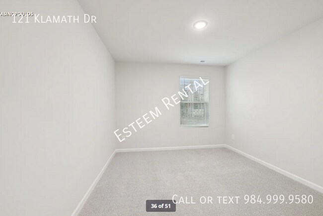 Building Photo - 121 Klamath Dr