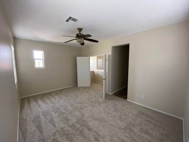 Building Photo - 6005 Linosa Ct