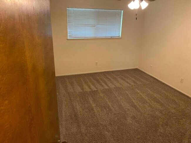 Building Photo - Very clean and Beautiful Apartment for rent in Visalia
