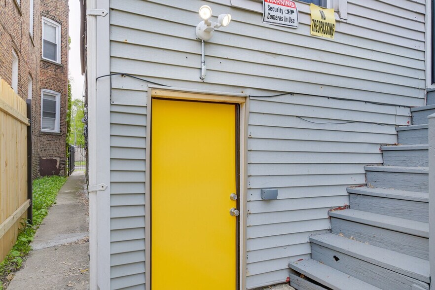 Building Photo - 6455 S Eberhart Ave