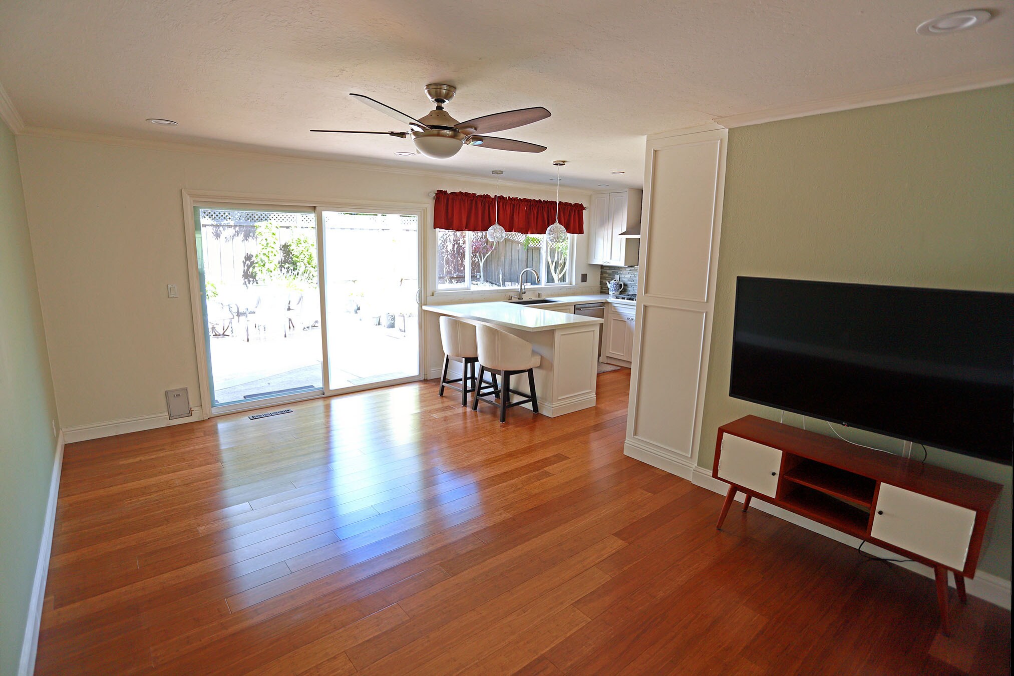 Building Photo - 530 Zircon Way