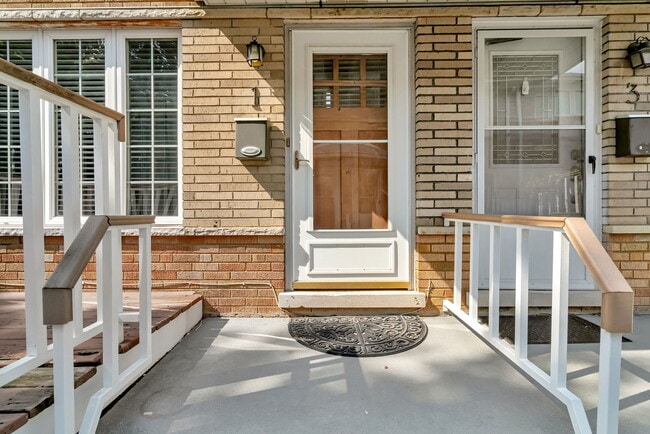 Building Photo - 13 S Waiola Ave