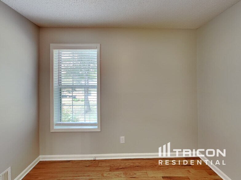 Building Photo - 118 Valleydale Dr