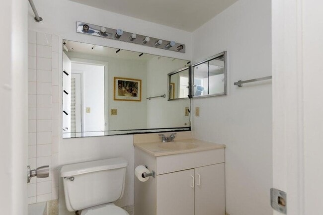 Building Photo - 260 Norwich K