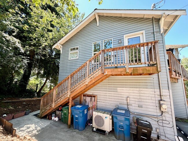 Building Photo - PRAGER DUPLEX