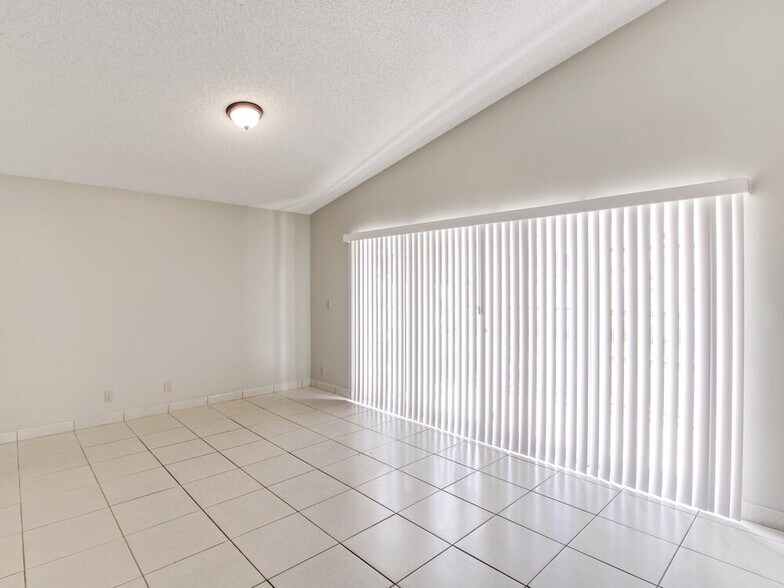 Building Photo - 3231 Ensenada Way