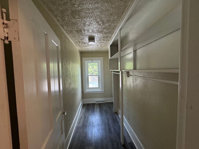 Building Photo - Center Avenue Triplex