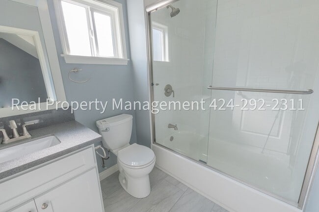 Building Photo - 1352 E 23rd St