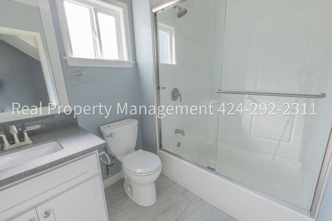 Building Photo - 1354 E 23rd St