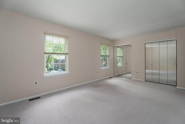 Building Photo - 11 Abelia Ct