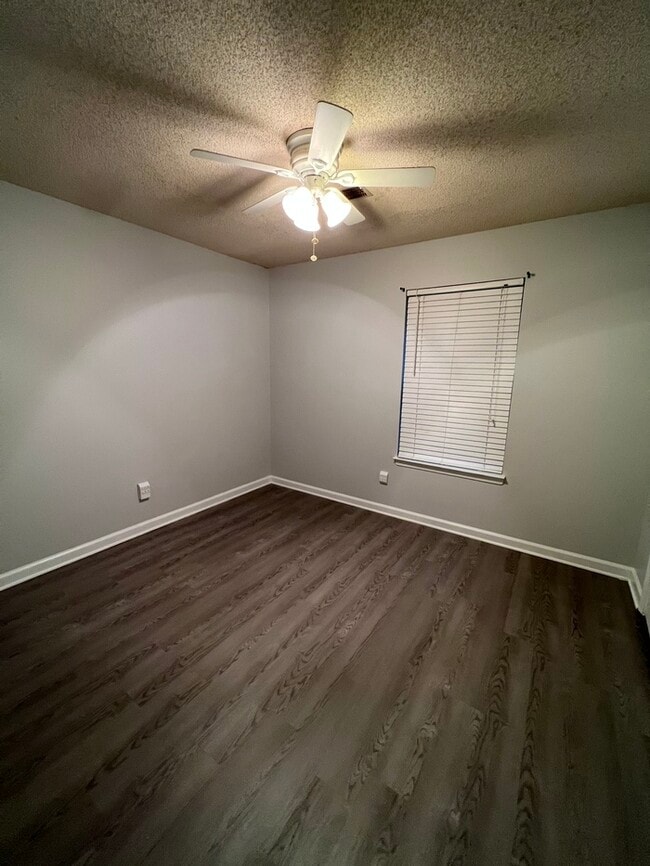 Building Photo - 7011 Village Ln
