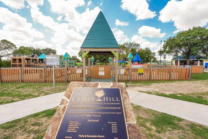 Building Photo - 1005 Meadowbend Dr