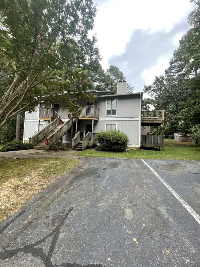 Building Photo - 2br/2ba, fireplace, deck