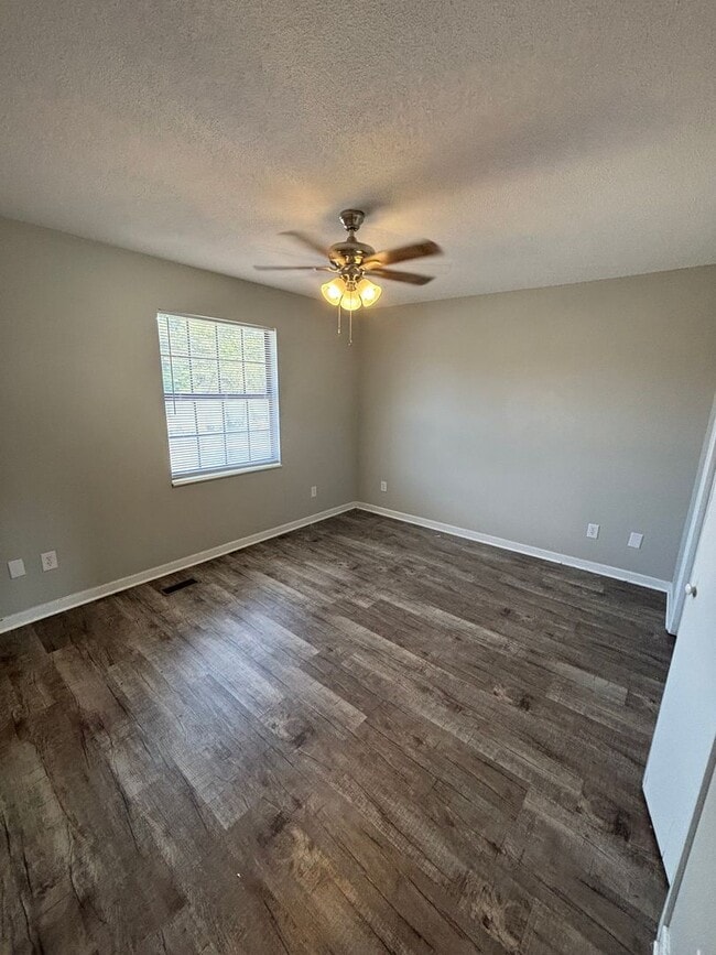 Building Photo - 1837 Lively Rd