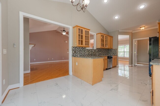 Building Photo - 1701 Stratford View Dr
