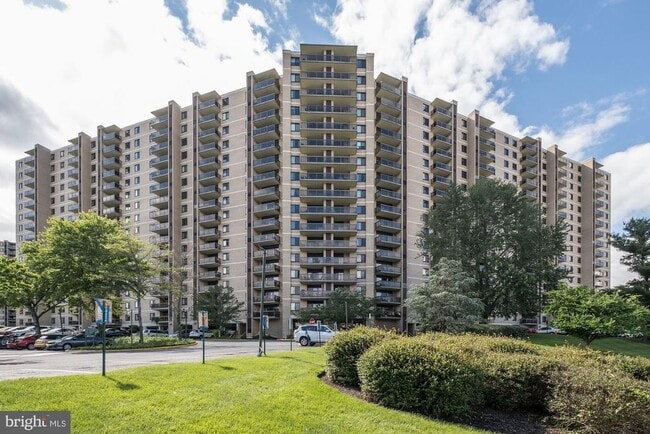 Building Photo - 203 Yoakum Pkwy