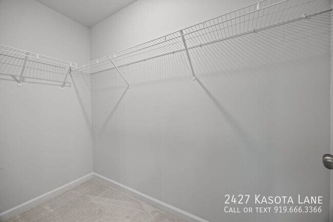 Building Photo - 2427 Kasota Ln