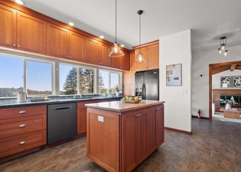 Building Photo - 555 Bohnen Rd