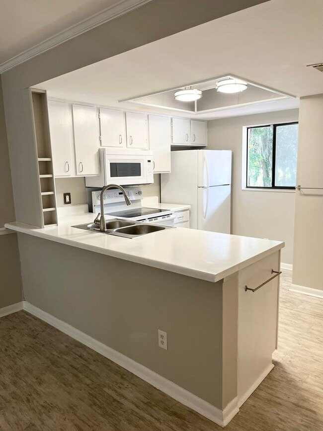 Building Photo - Two Bed, Two Bath Condo at Windsor Crossing