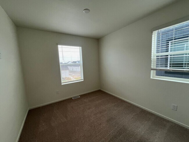 Building Photo - Fantastic New Home in Mosaic