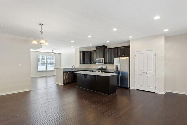 Building Photo - BEAUTIFULLY RENOVATED TOWNHOME IN MECHANICSVILLE