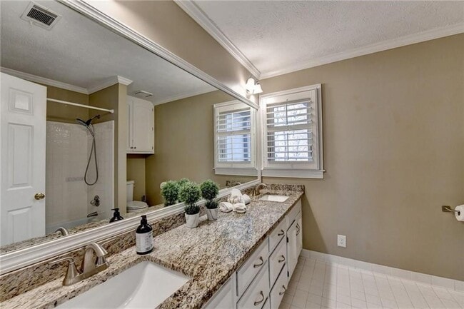 Building Photo - 350 S Satinwood Pl
