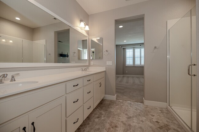 Building Photo - 196 E Main Ave