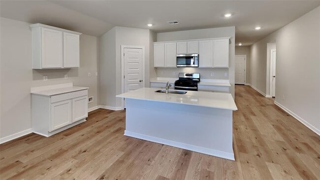 Building Photo - 2825 Otis Ln