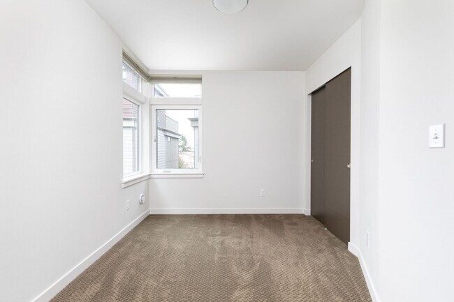 Building Photo - Contemporary 3 Bedroom Ballard Townhome in Prime Location