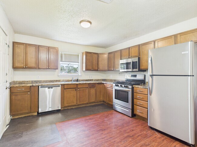 Building Photo - 2702 Cavitt Ave