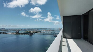 Building Photo - 700 NE 24th St