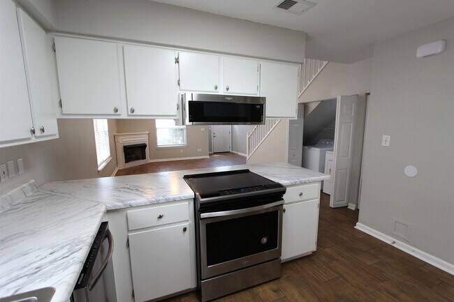 Building Photo - 2534 Golden Park Ln